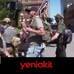 Trump destekçileri tam otomatik silahlarla gövde gösterisi yaptı