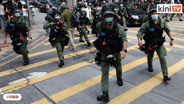 Penunjuk perasaan HK protes penangguhan pilihan raya, ratusan ditahan