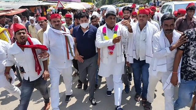 इटावा: सपा कार्यालय का उद्घाटन करने पहुंचे सपा जिला अध्यक्ष