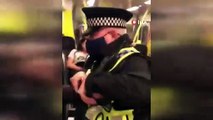İngiltere’de trende maske takmayan yolcuya polis şiddeti