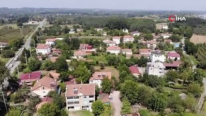 Telefon çekmeyen kırsal mahallede görüşmek için minareye çıkıyorlar