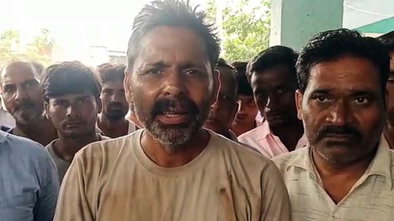लखीमपुर: सीओ पर कार्रवाई को लेकर अड़े परिजन, नहीं कर रहे अंतिम संस्कार