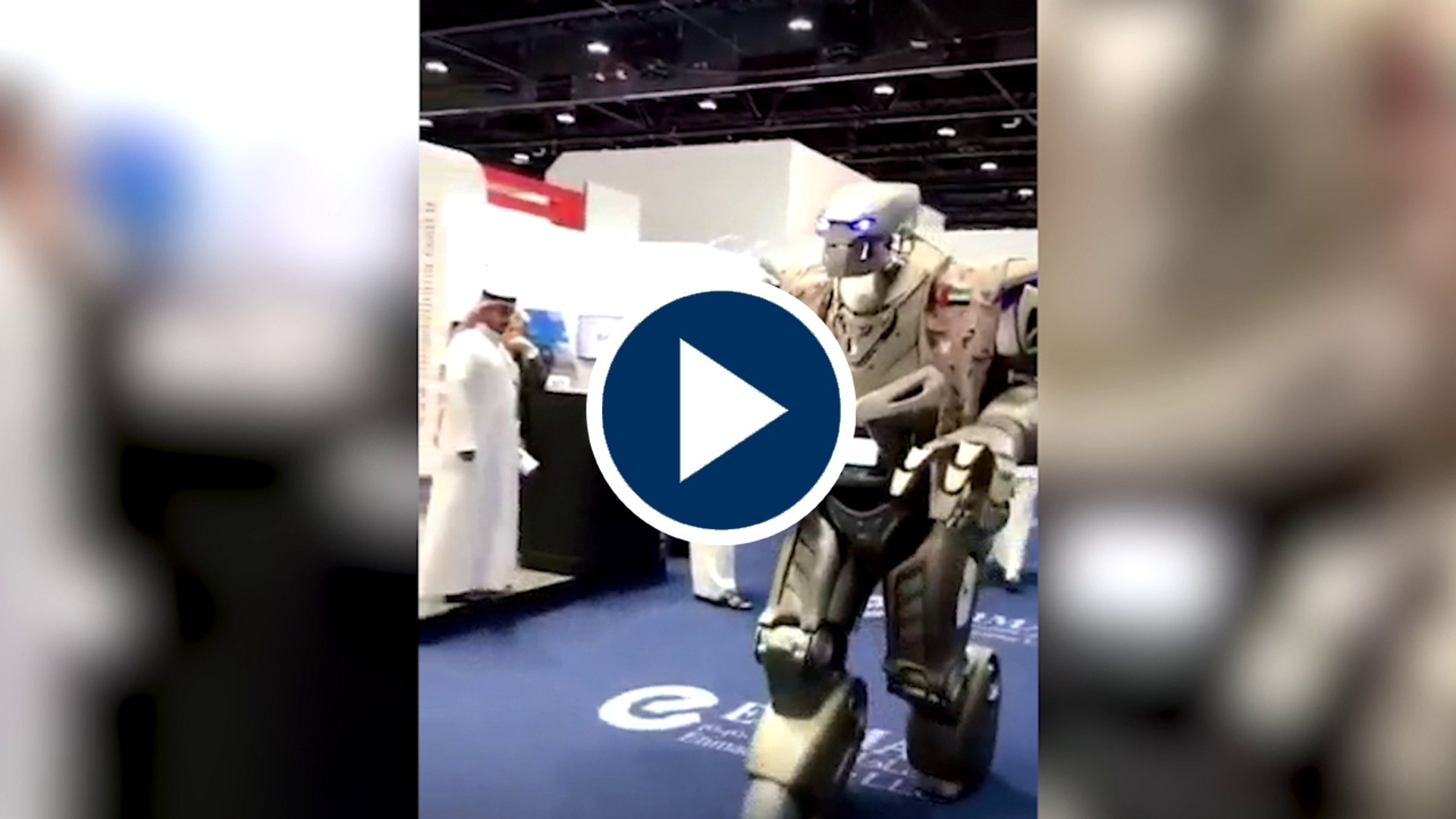 Un jeque árabe se pasea protegido por su robot guardaespaldas - Vídeo  Dailymotion