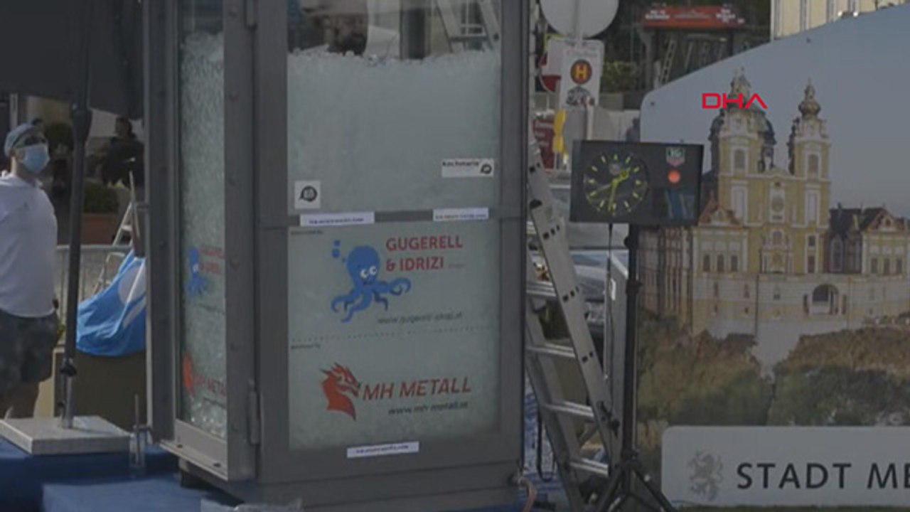 Buz adamdan buz dolu fanusta rekor denemesi