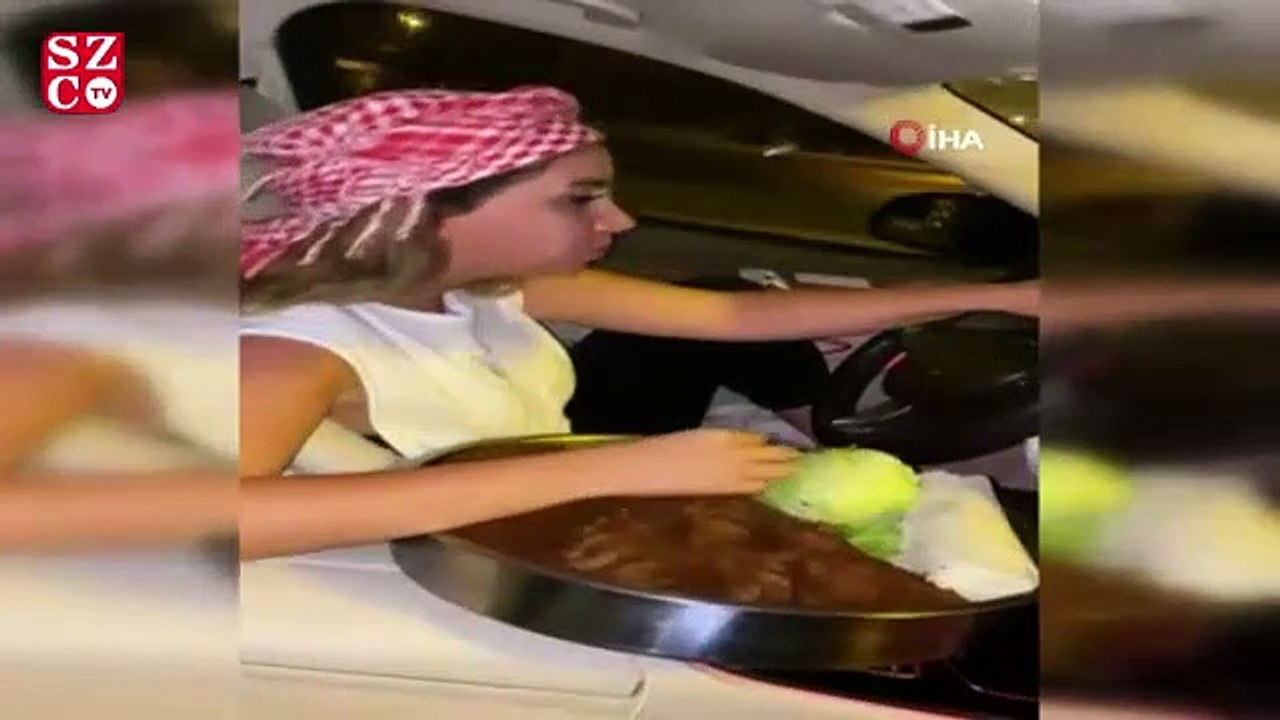 İstanbul trafiğinde “çiğ köfteli” kadın trafik...