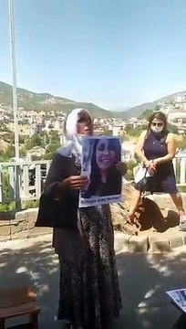 Gülistan Doku'nun annesi ve ablası oturma eyleminde