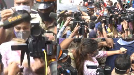 SSR case: Rhea Chakraborty reaches NCB office for questioning | Oneindia Telugu