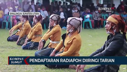 Tarian Iringi Pendaftaran Radiapoh dan Zonny Sebagai Calon Bupati dan Wakil Bupati Simalungun