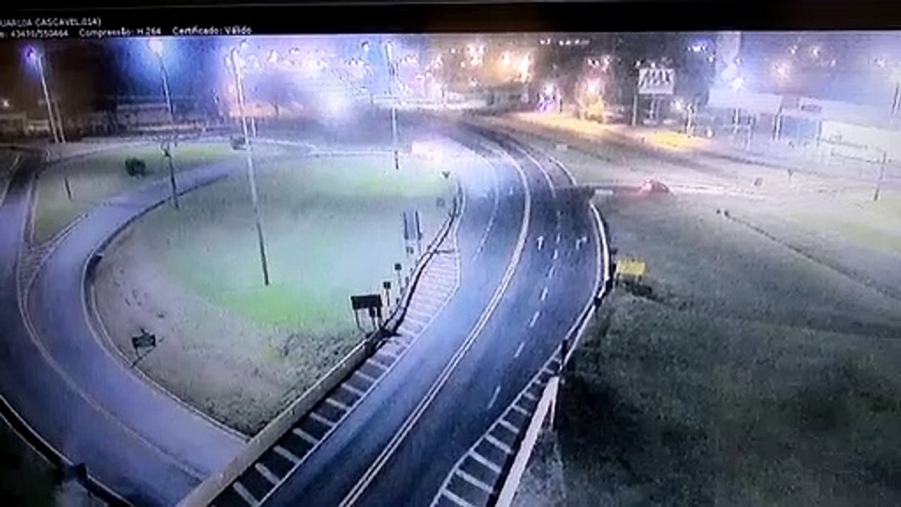 Câmera flagra colisão entre veículos na BR-277; Motorista foi preso por embriaguez
