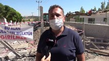 Tapulu arazilerindeki yolu kapatmaları, evlerinin yıkılmasını engel olamadı