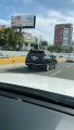 Abinader causa asombro entre transeúntes al pasar por la avenida 27 de febrero conduciendo su Tesla rumbo a Palacio