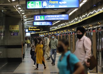 Kereta Bawah Tanah di India Dibuka Kembali