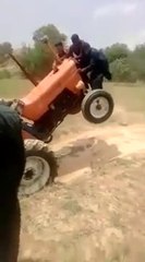 Faire une roue arrière avec un tracteur