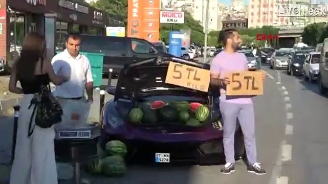 Ce turque vend des pastèques dans sa Lamborghini