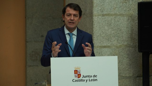 Mañueco califica el encuentro a tres bandas como un símbolo para el país