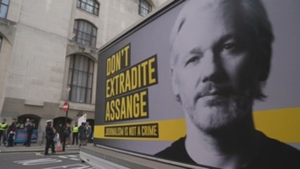Assange rehúsa su entrega a EEUU, que le acusa de que reclutaba a "hackers"