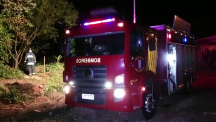 Bombeiros controlam incêndio em edificação no Interlagos