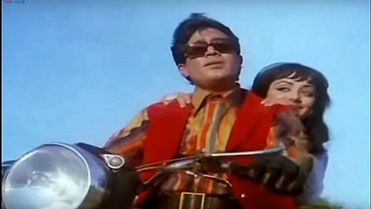 Jindagi Ek Safar Hai Suhana Yahan Kal Kya Ho Kisne Jana.