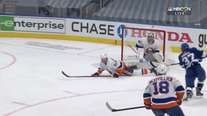 Yanni Gourde ties Lightning franchise record with second goal