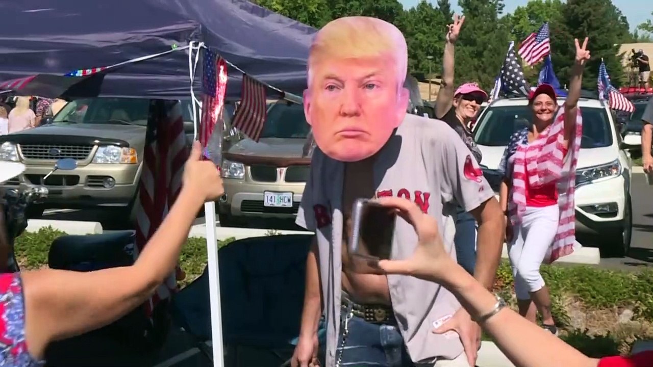 Bewaffnete Trump-Anhänger marschieren nahe Portland auf