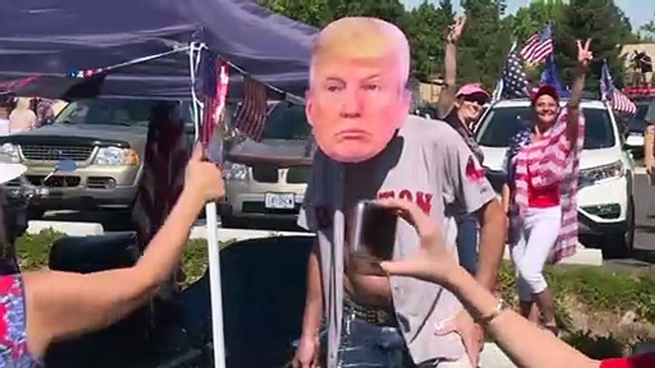 Bewaffnete Trump-Anhänger marschieren nahe Portland auf