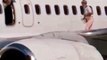 Una pasajera abre puerta de emergencia de un avión porque “tenía calor”