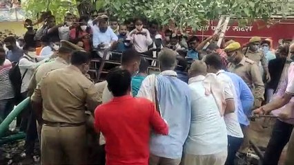 कुएं से मवेशी को निकालने के लिए घुसे 5 लोगों की गैस रिसाव से मौत