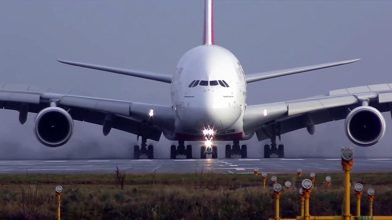 Amazing Landing Giant Airbus a380 on Wet Runway