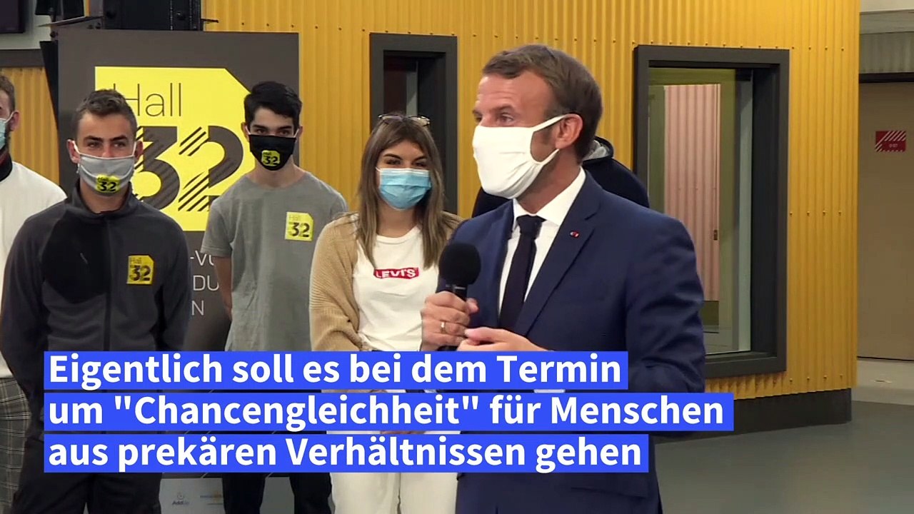 Macron kämpft bei Besuch in Schule mit seiner Maske
