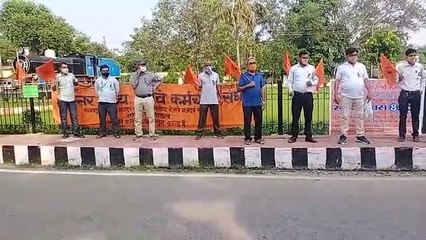 ट्रेनों को निजी हाथों में सौंपने का पुरजोर विरोध