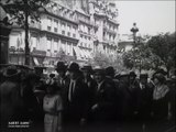 Camelots sur les Grands Boulevards, Paris