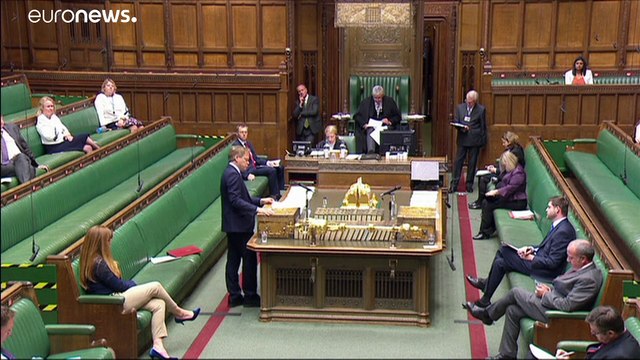 Σε καραντίνα βάζει η Αγγλία όσους επιστρέφουν από επτά ελληνικά νησιά