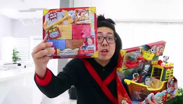 Ninja vs Pirate Ryan! Searching for the Pirate Ship with Treasures!