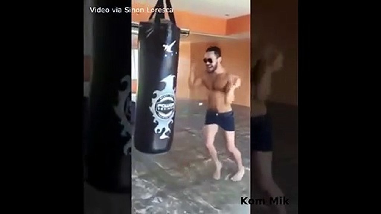 Kum torbası döven yumuşak nonoş komik :))