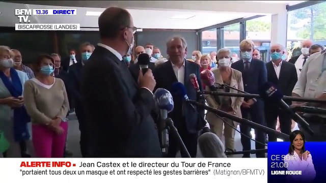 François Bayrou est la cible des internautes après s'être affiché sans masque dans une salle pleine, à côté de Jean Castex pourtant cas contact avec le patron du Tour de France