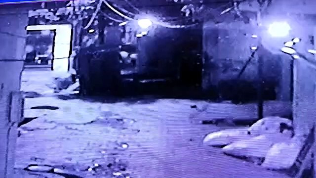 दरोगा द्वारा युवती को डंडों से पीटने का वीडियो हुआ वायरल