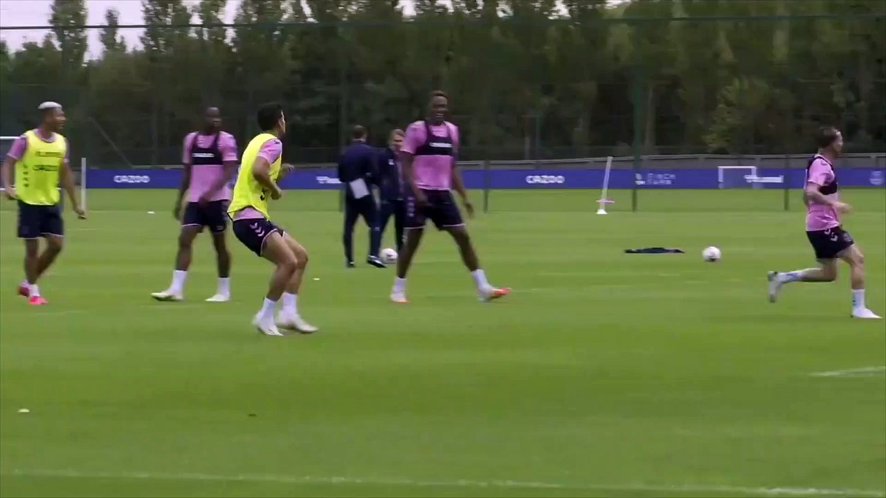 Le joli ciseau de James Rodriguez à l'entraînement d'Everton