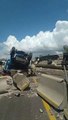 Aparatosa volcadura sobre la Culiacán-Mazatlán bloquea circulación vehicular