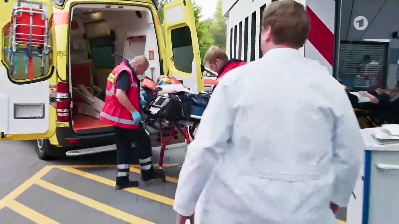 Außer Atem (168) - In aller Freundschaft - Die jungen Ärzte