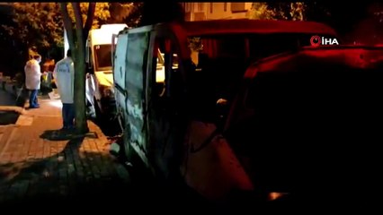 Panelvan minibüs sokak ortasında alev alev yandı