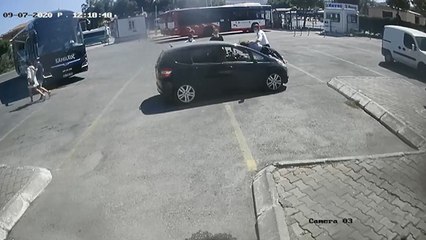 Fren yerine gaza bastı! Dehşet saçtı