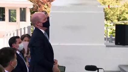 Trump'tan muhabire şaşırtan istek: Maskeni çıkar da konuş!