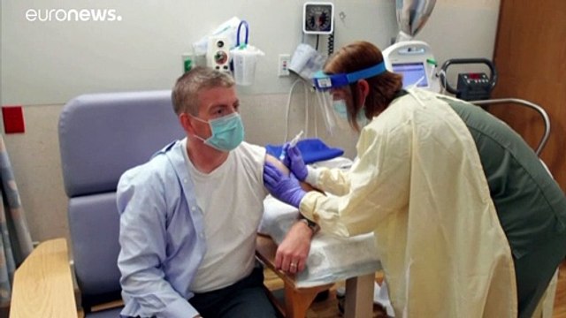 Вакцина AstraZeneca: испытания приостановлены