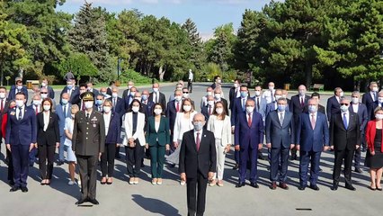 Kılıçdaroğlu ve parti yönetimi CHP'nin 97'nci kuruluş yıl dönümünde Anıtkabir'de