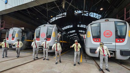 Blue and Pink lines Of Delhi Metro Reveals |जानिए पिंक और ब्लू लाइन  मेट्रो की नई टाइमिंग | Boldsky