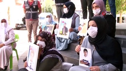 HDP İl Başkanlığı önünde çağrıda bulunmuştu, oğlu teröristlerin elinden kaçarak teslim oldu