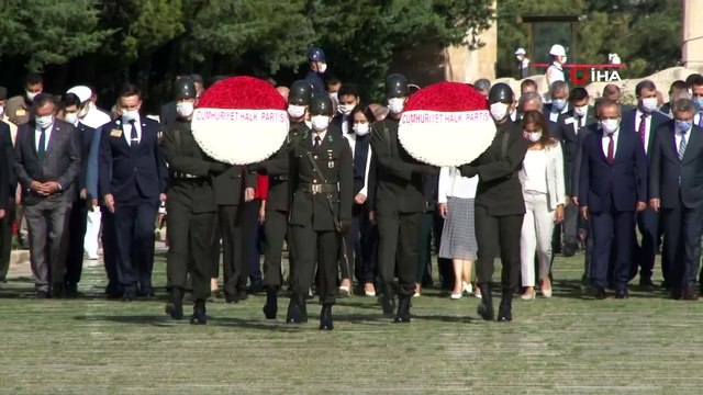 CHP, 97. kuruluş yıl dönümünde Anıtkabir'i ziyaret etti