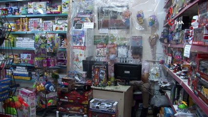 Motosikletli oyuncak ayı hırsızları kamerada