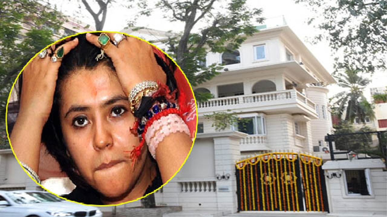 Ekta Kapoor के घर पर लोगों ने बरसाए पत्थर, जमकर किया हंगामा । Boldsky