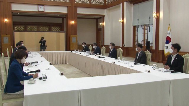 당정 13세 이상 국민에 통신비 2만 원 일괄 지원 추진 / YTN